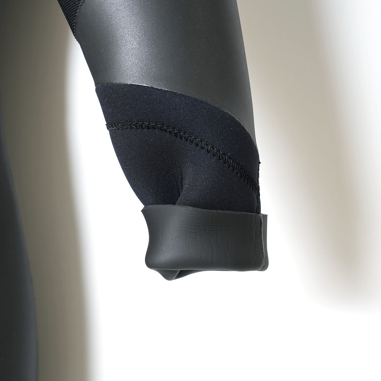 【展示品1点限り / カスタム仕様】CRAFTSMAN WETSUITS セミドライ 2mm CHEST ZIP HOOD付 FLAT SKIN ブラックシュプリーム裏起毛 日本製 サーフィン