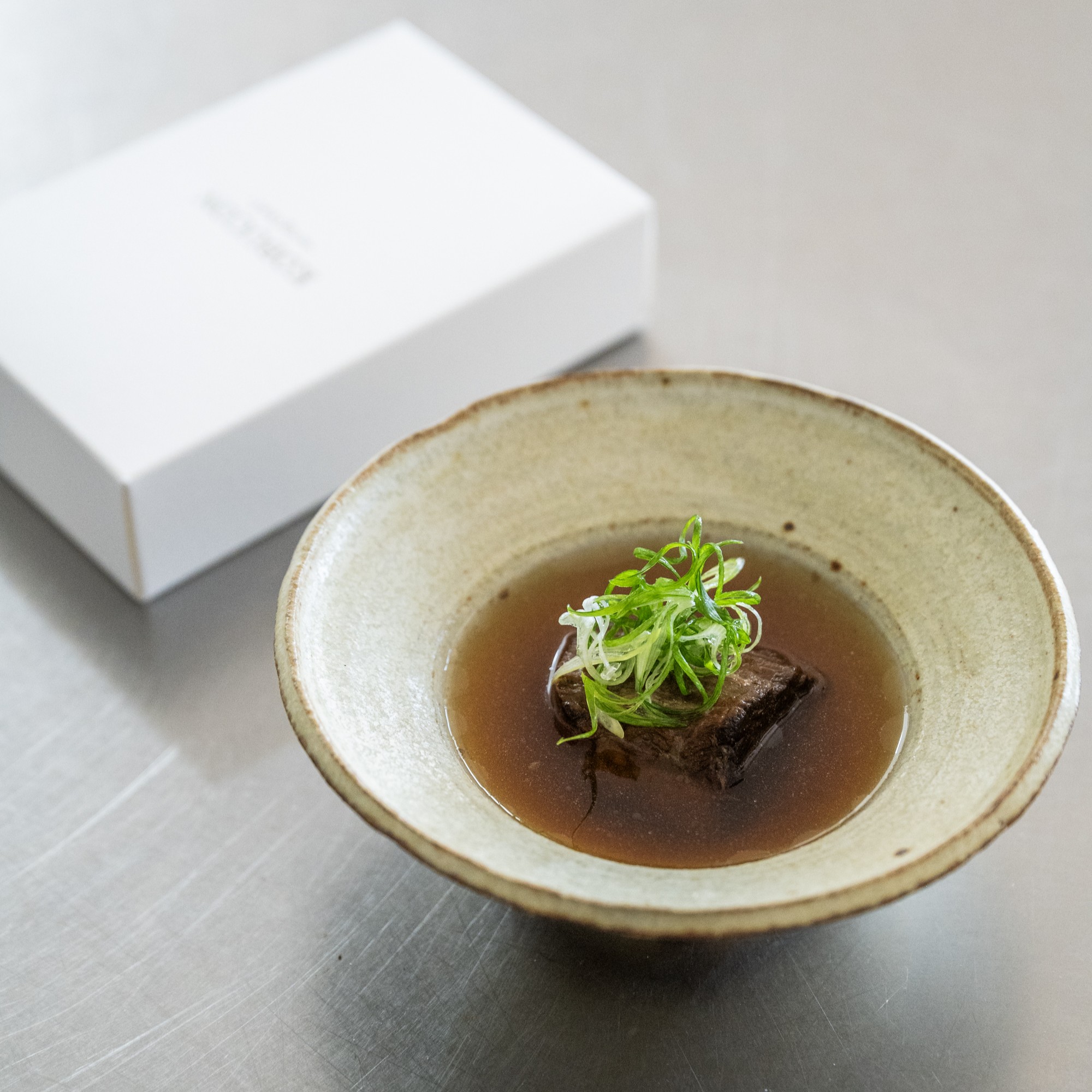 会員制ホテル料理長監修 湘南発クラフトフードブランド ちがさき牛・昆布出汁・コンソメの贅沢スープ 6個セット（140g×6／計840g） KOBUCON -original-  THE SOUP FACTORY KOBUCON